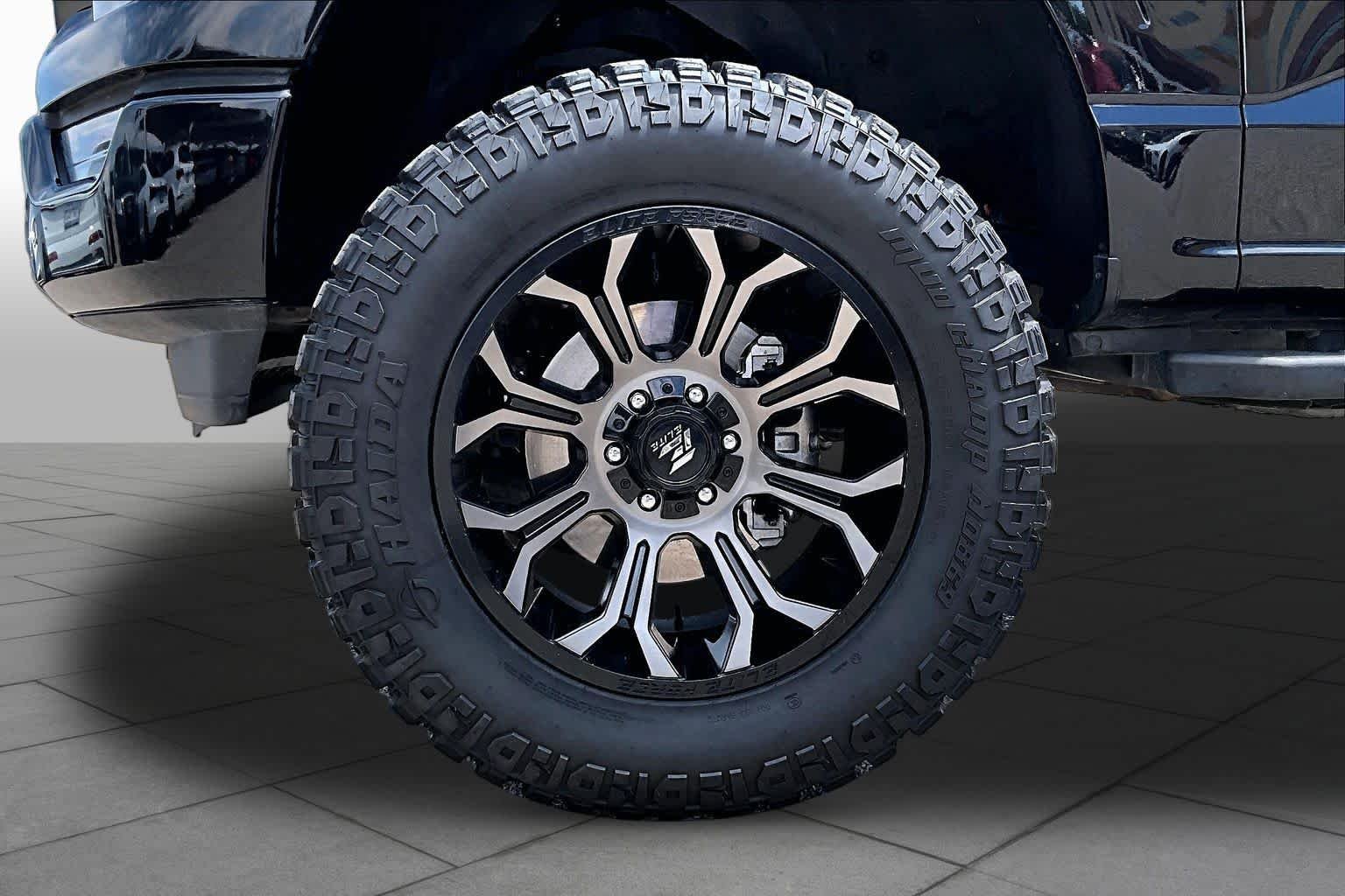 Used 2023 Agate Black Ford XLT image 10
