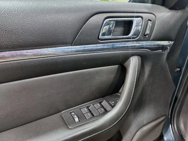 Used 2010 Blue Lincoln NA image 14