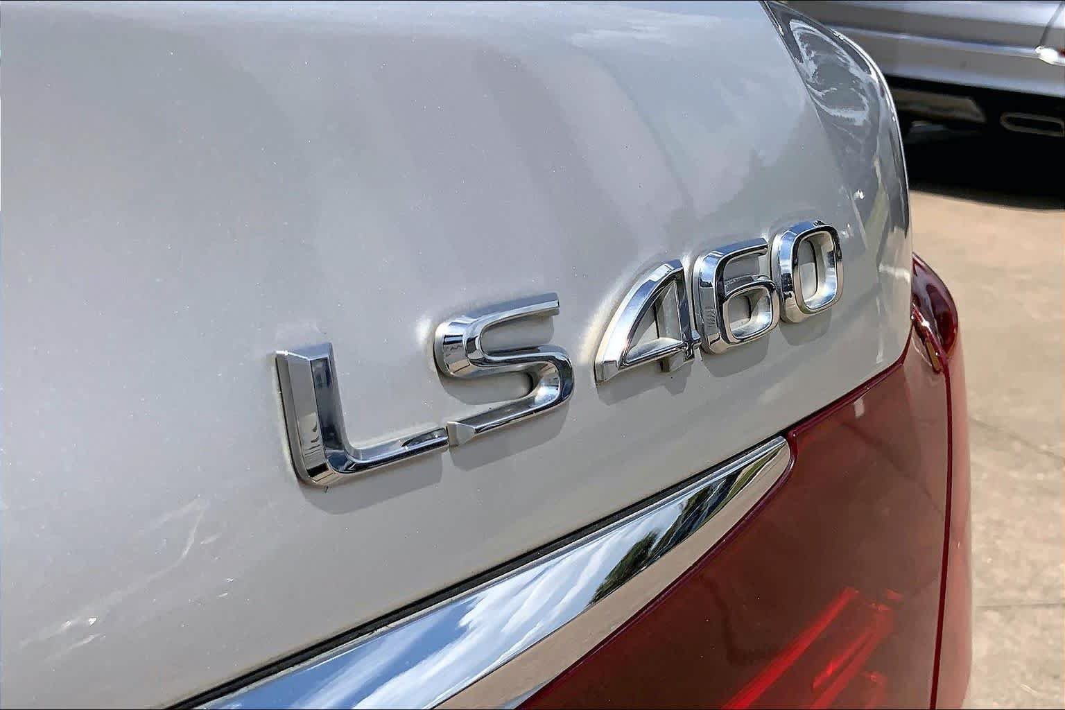 Used 2015 Liquid Platinum Lexus  image 10