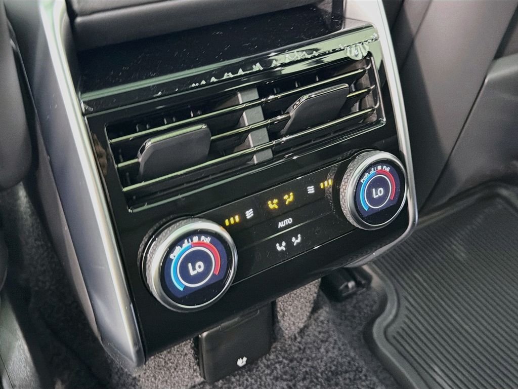 New 2026 Fuji White Land Rover SE 7 Seats image 27