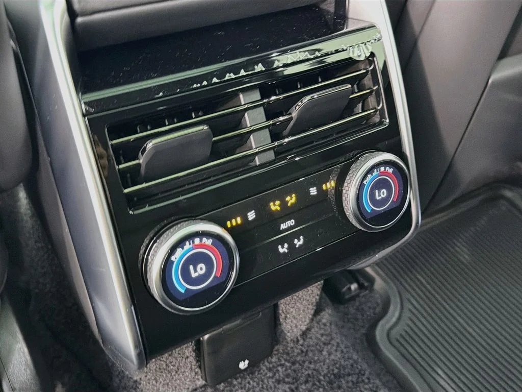 New 2026 Fuji White Land Rover SE 7 Seats image 27