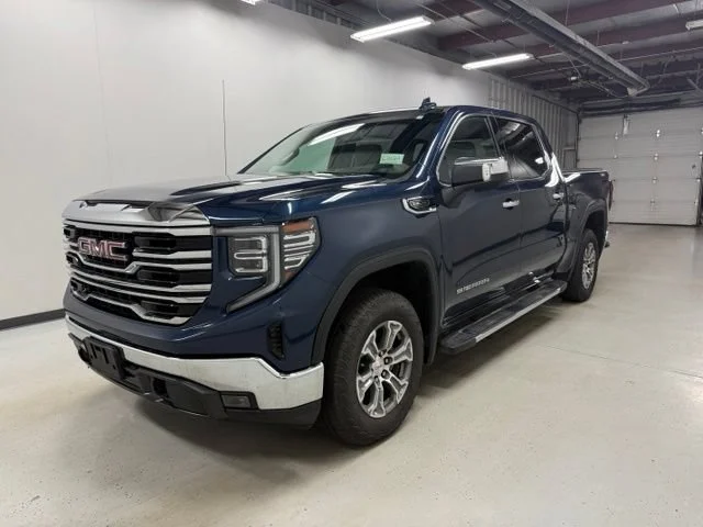 2023 GMC Sierra 4WD Crew Cab Short Box SLT's photo