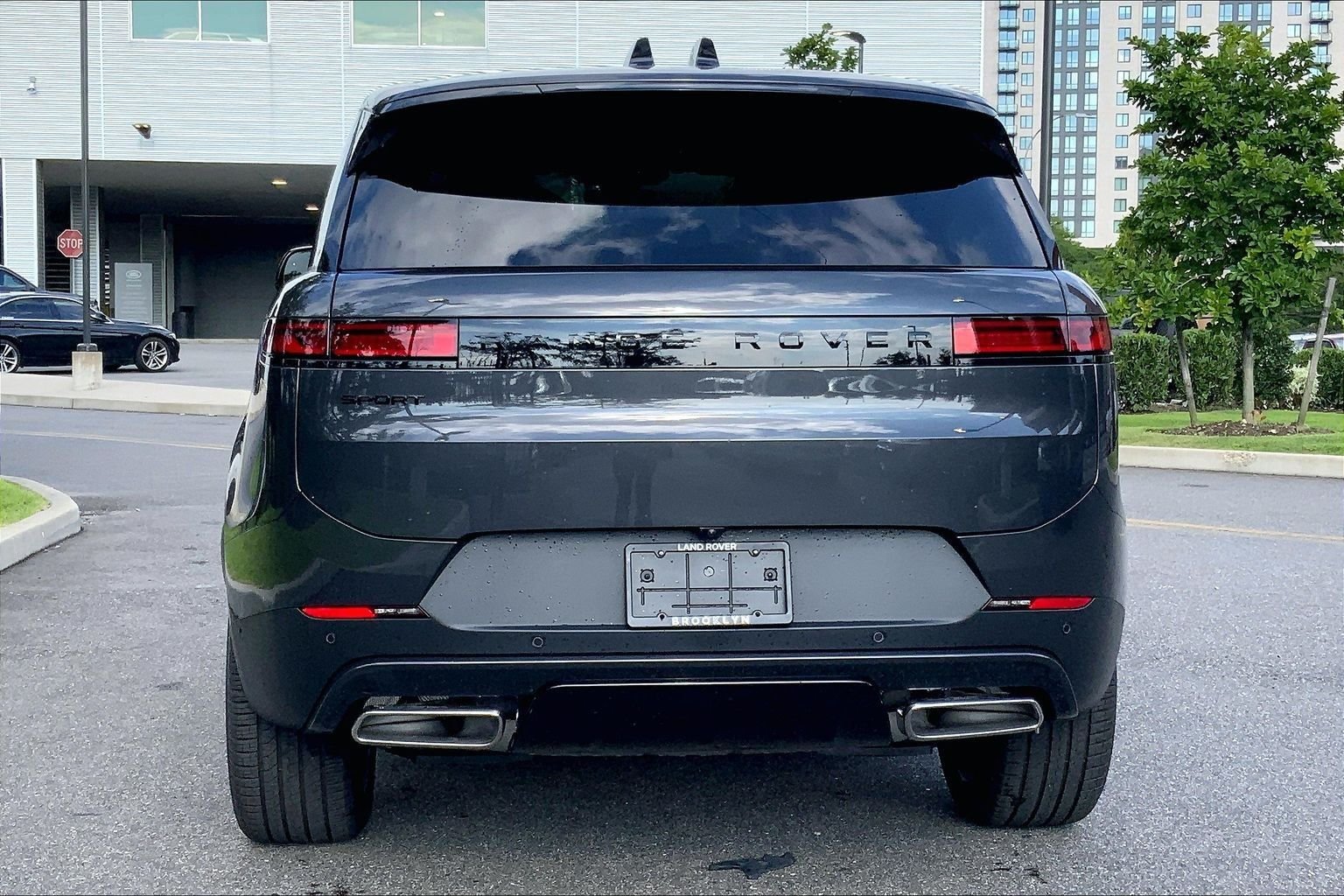 New 2027 Carpathian Grey Land Rover SE image 4