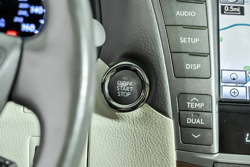 Used 2012 Obsidian Lexus  image 23