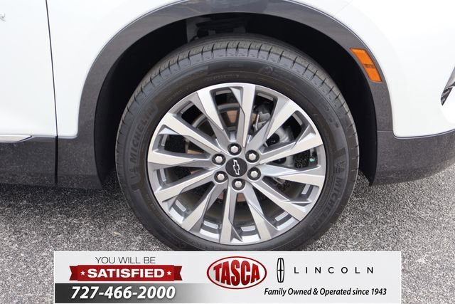 Used 2024 Iridescent Pearl Tricoat Chevrolet Premier image 10