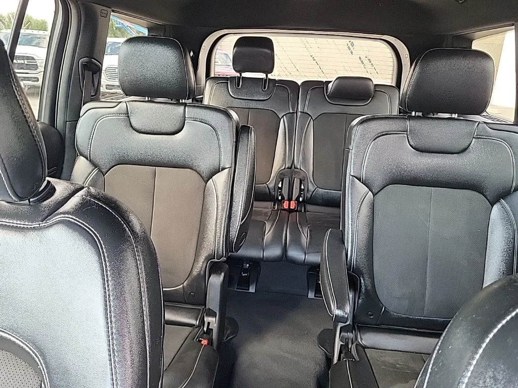 Used 2023 White Jeep Altitude image 12