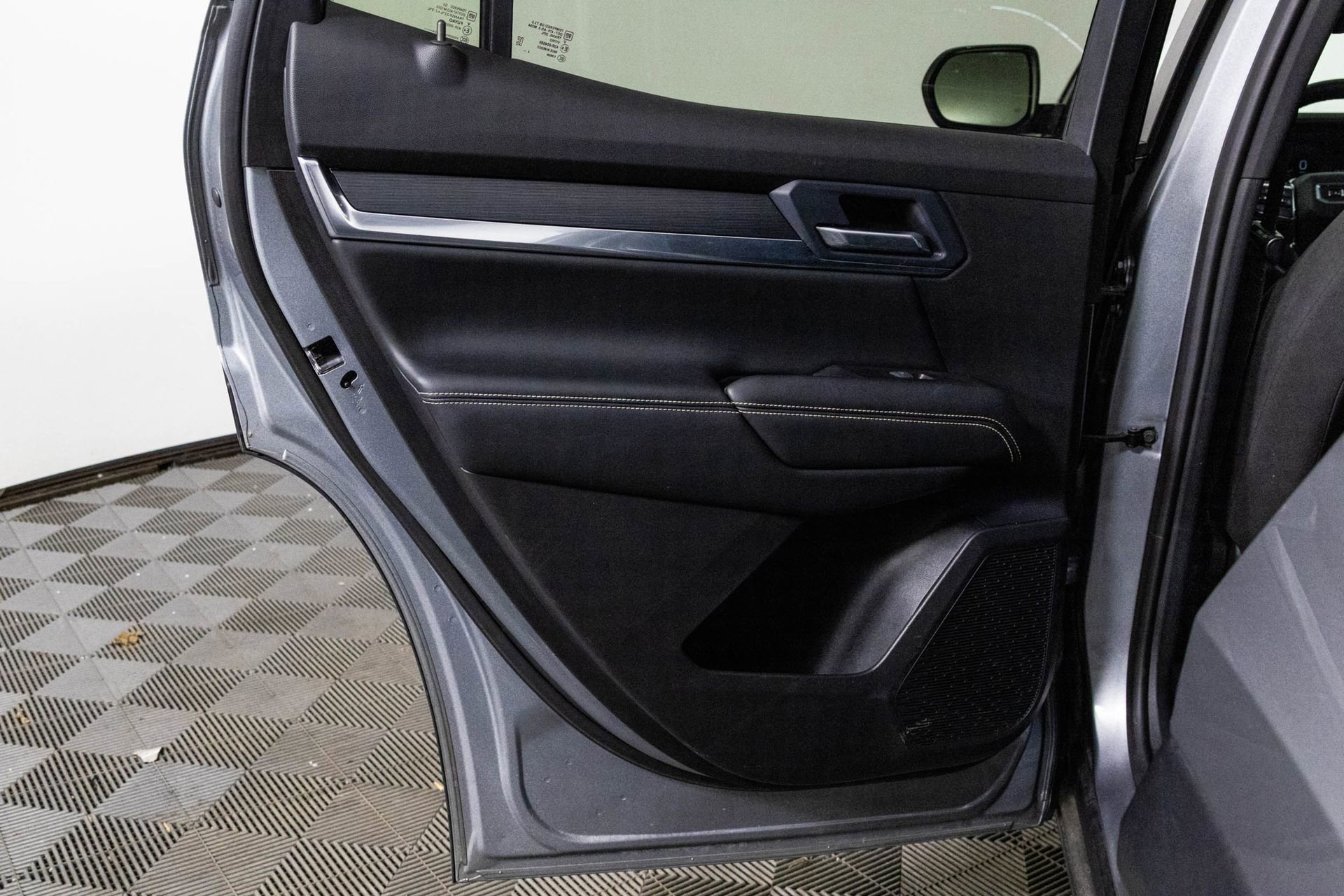 2025 GMC TERRAIN - Image 32