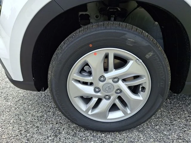 New 2026 White Hyundai SE image 18