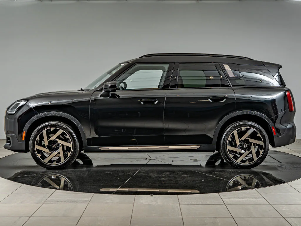 Used 2026 Midnight Black MINI Iconic image 8