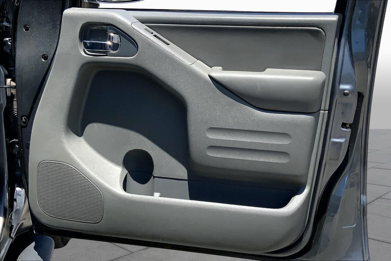 Used 2019 Gun Metallic Nissan SL image 20