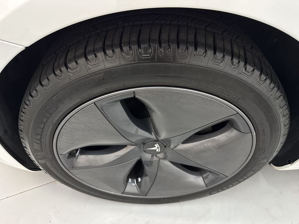 Used 2020 White Tesla Standard Range Plus image 33