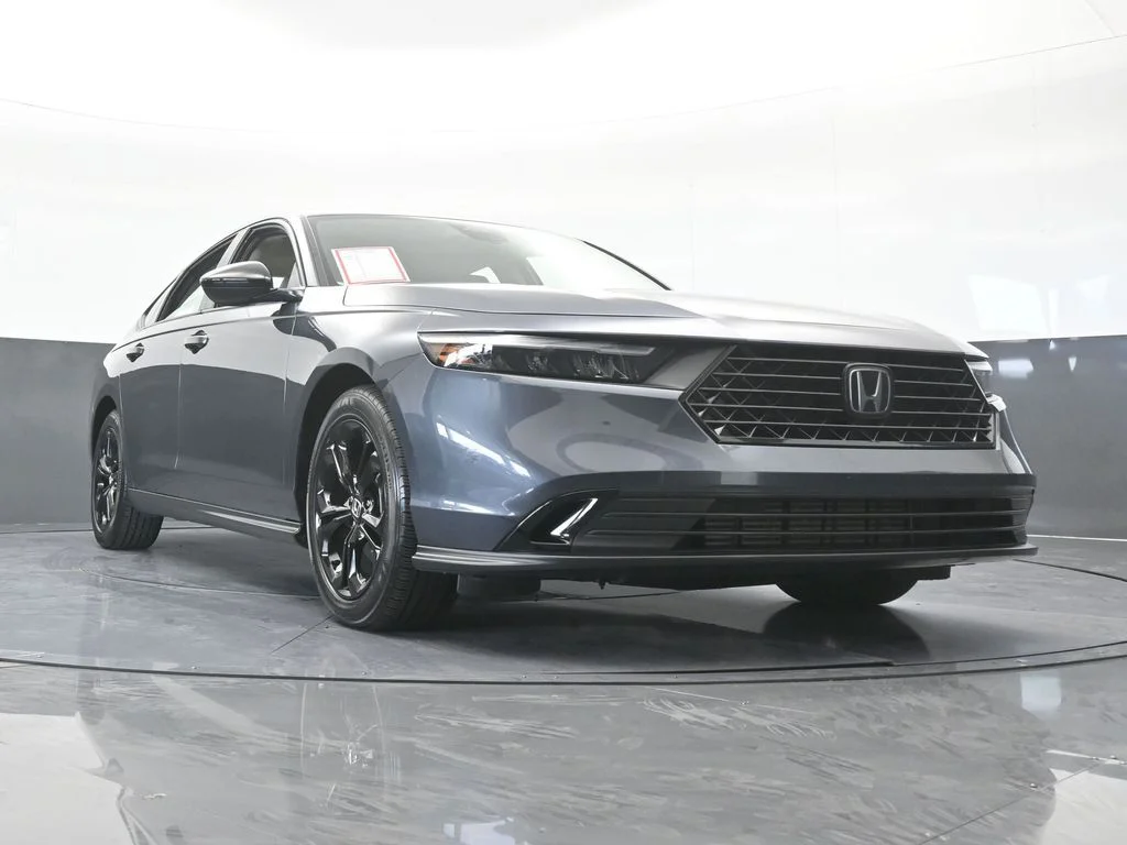 Used 2025 Gray Honda SE image 61