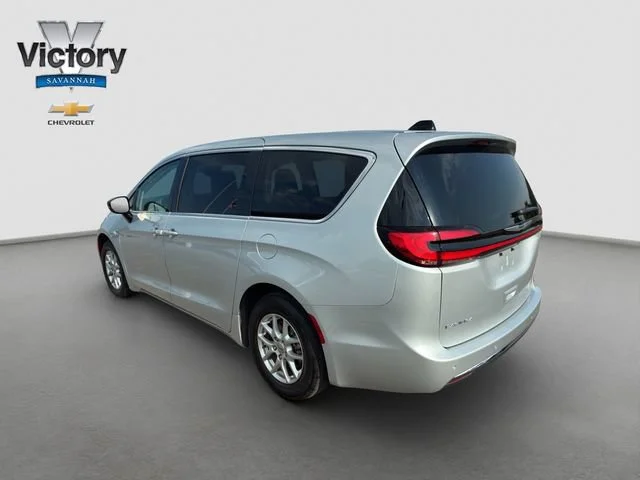 Used 2024 Silver Mist Chrysler Touring L image 5