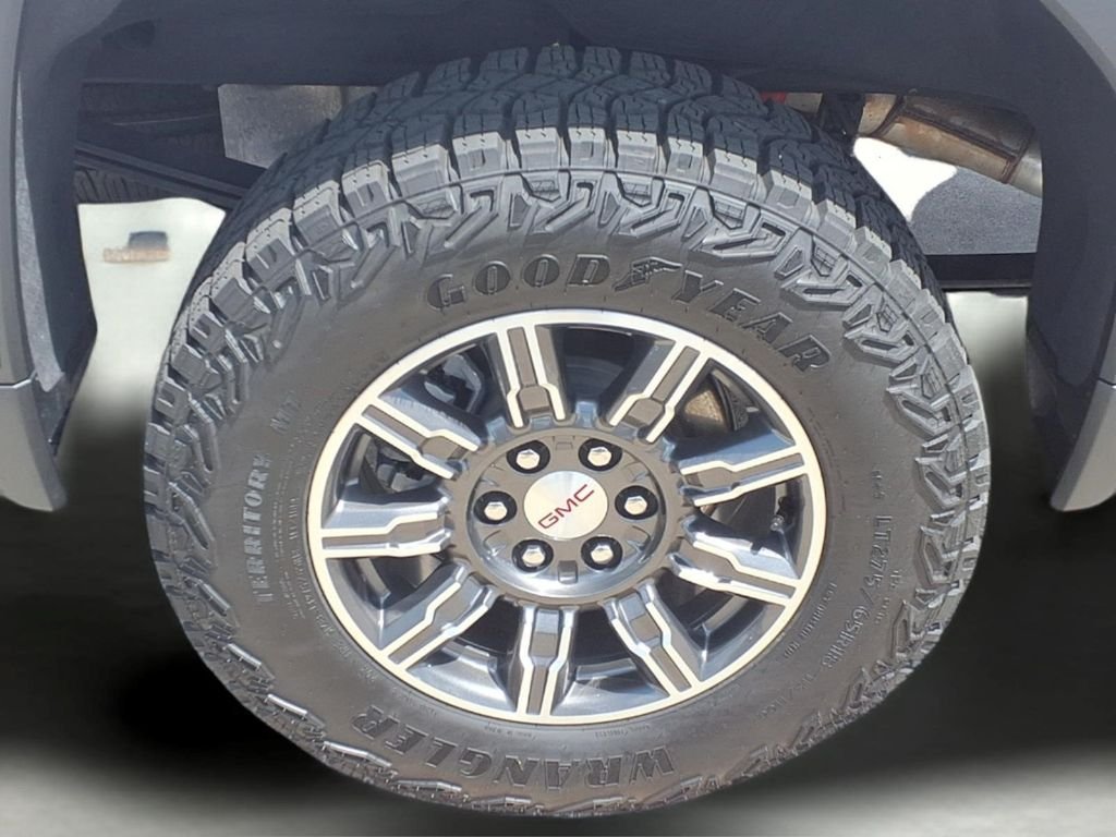 Used 2026 White GMC AT4 image 9