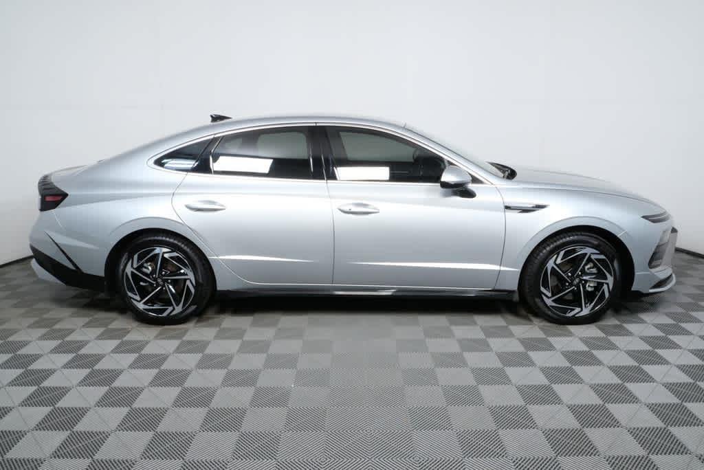 New 2026 Aero Silver Hyundai SEL Sport image 2