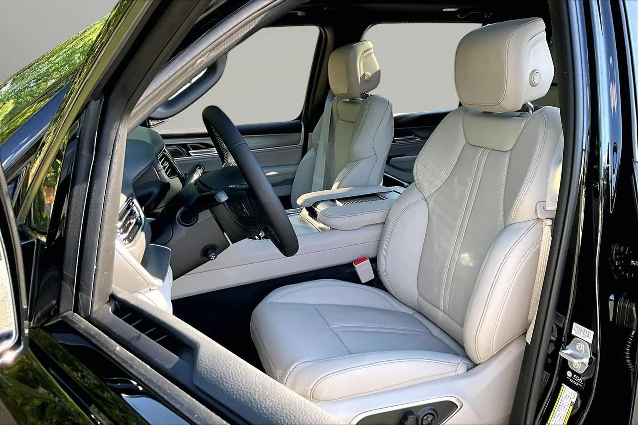 New 2026 High Gloss Black Jeep Limited Altitude image 20