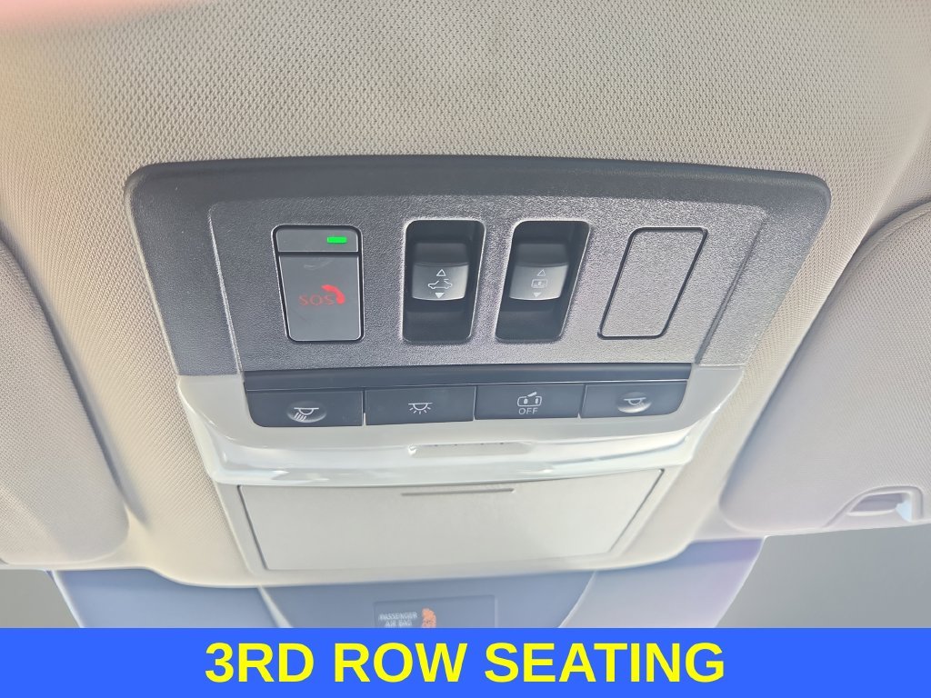 Used 2024 Gray Nissan Platinum image 26