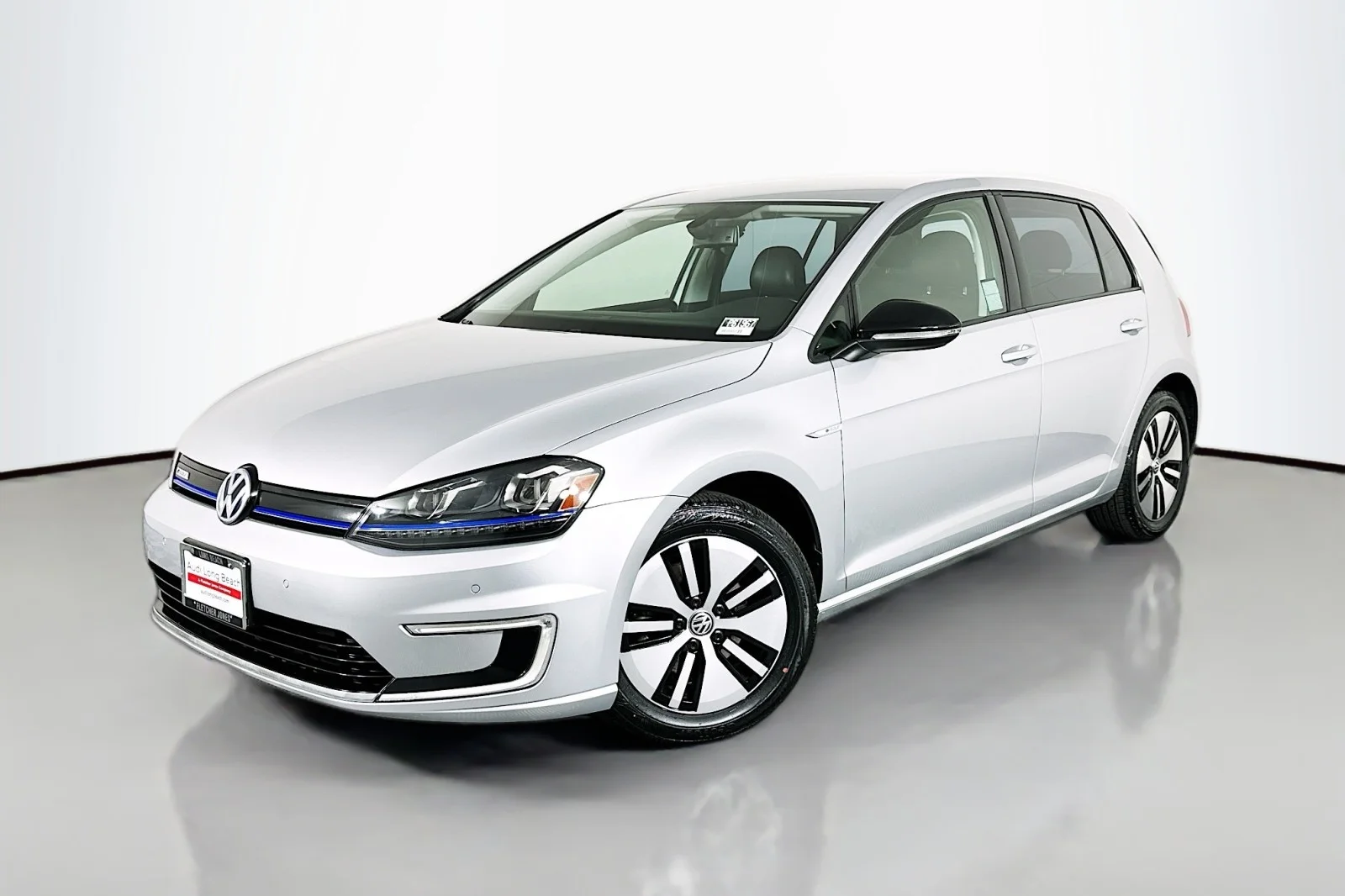 2015 Volkswagen e-Golf e-Golf SEL Premium's photo