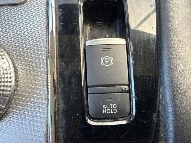 Certified Used 2022 Black Diamond Mitsubishi SEL image 21
