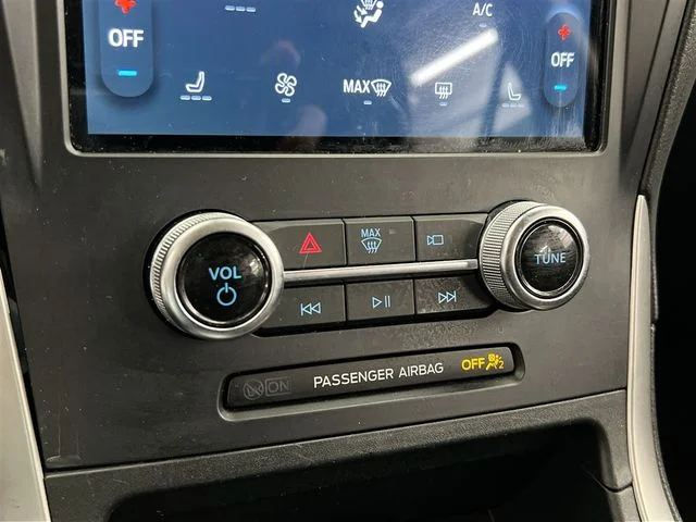 Used 2024 Silver Ford SEL image 25