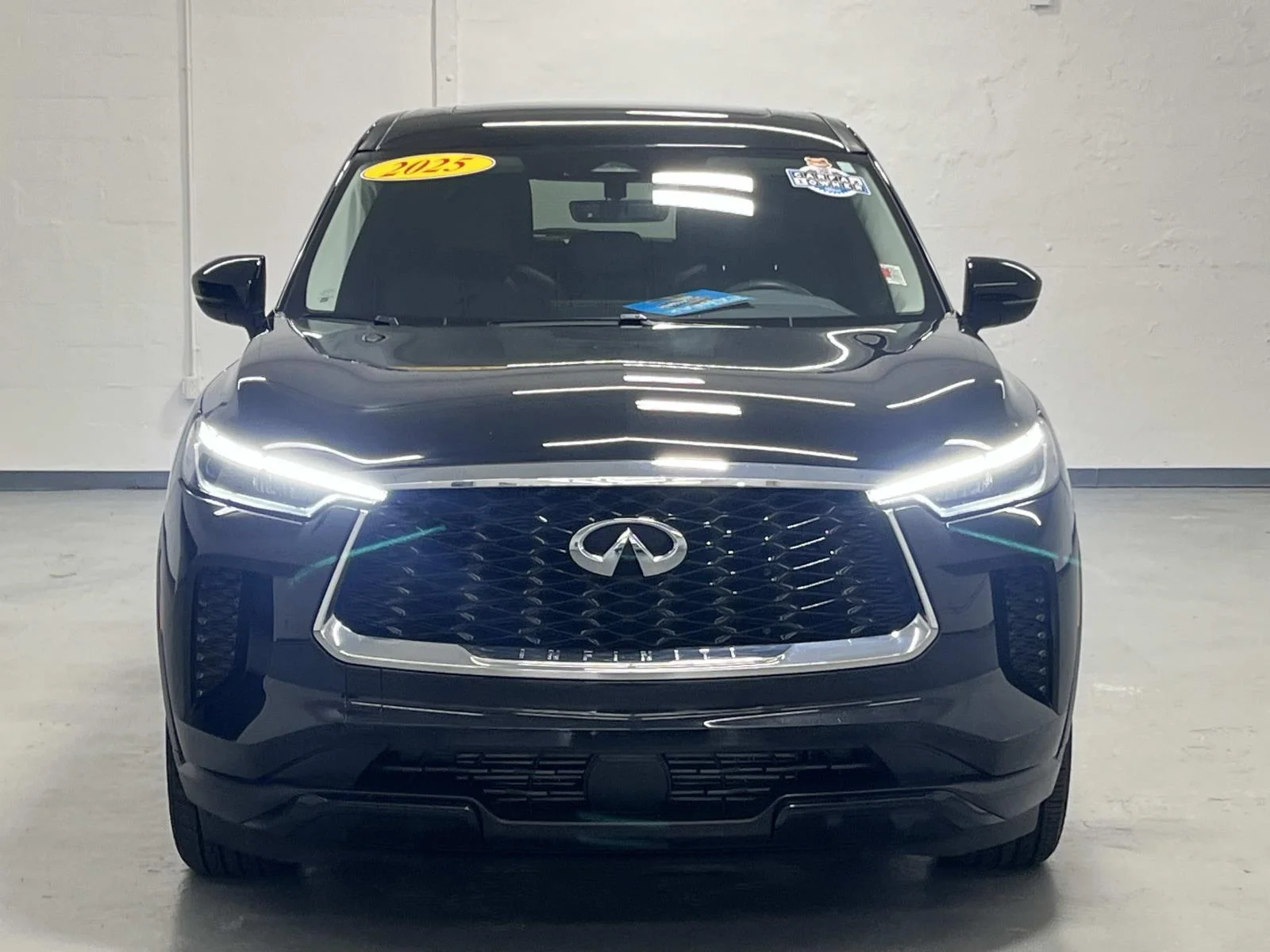 Used 2025 Mineral Black INFINITI PURE FWD 2.0L 1 Owner image 3