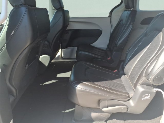 Used 2024  Chrysler Touring L image 16