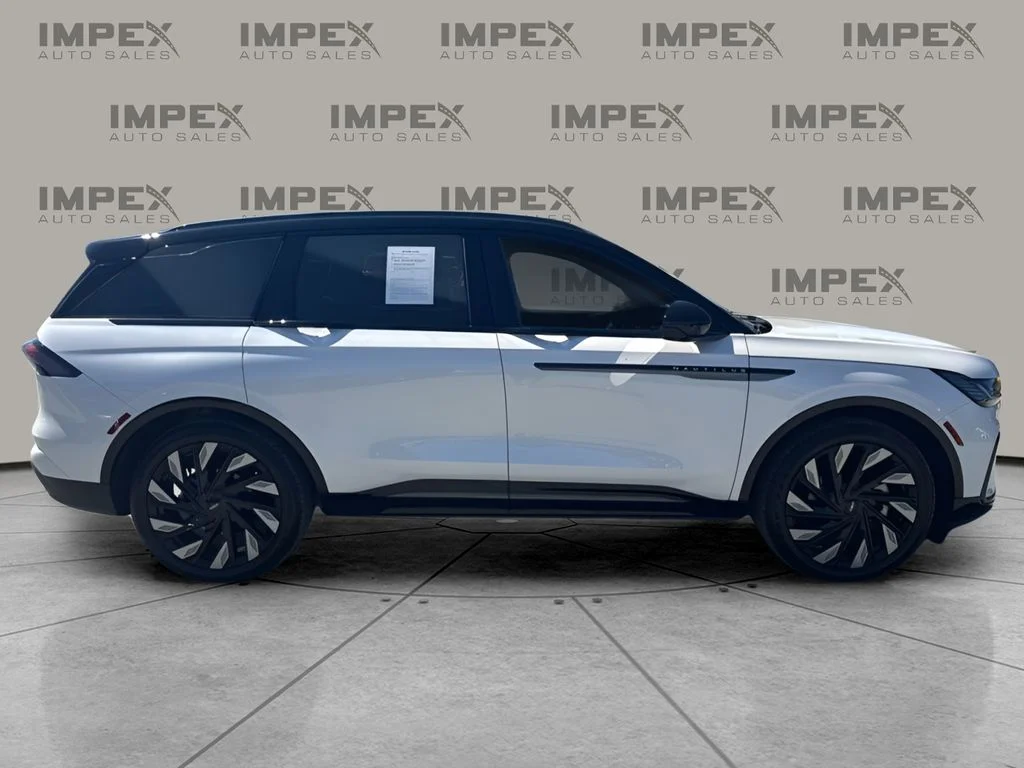 Used 2026 White Lincoln Reserve image 6