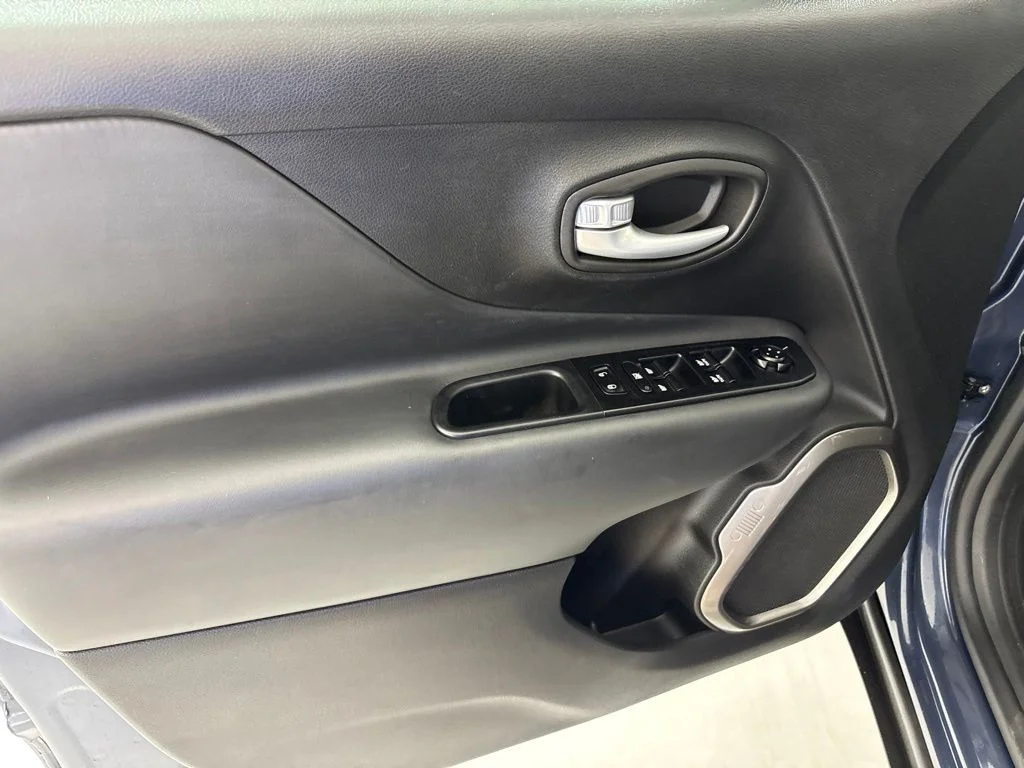 Used 2023 Blue Jeep Latitude image 19