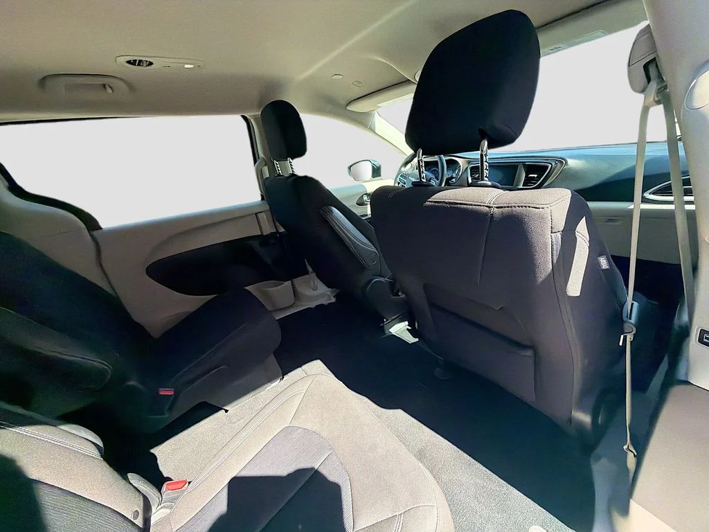 Used 2023 White Chrysler LX image 28