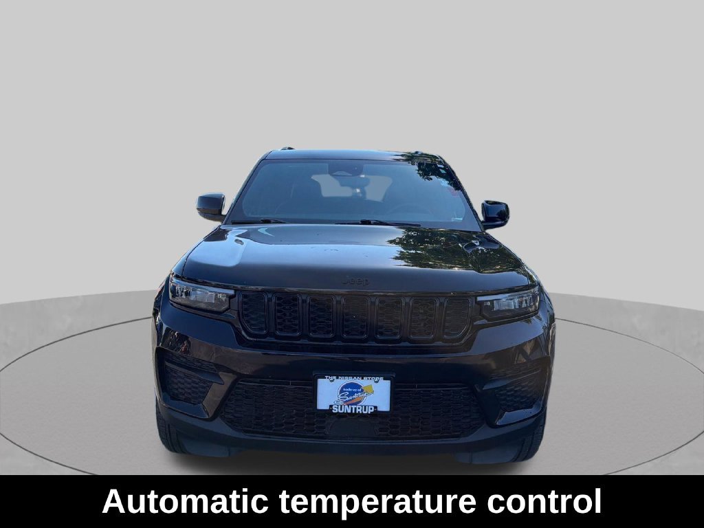 Used 2024 Black Jeep Altitude image 10