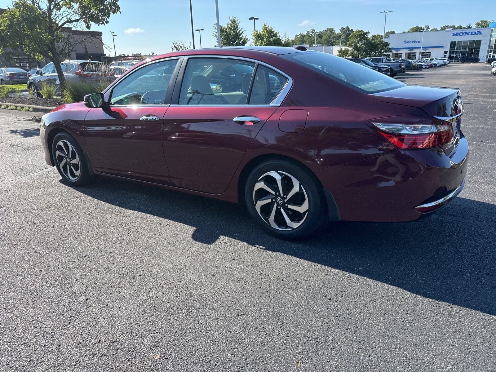 Used 2016 Basque Red Pearl II Honda EX-L image 28