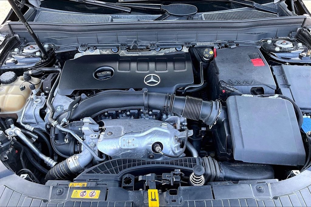 Used 2021 Black Mercedes-Benz GLB 250 image 9