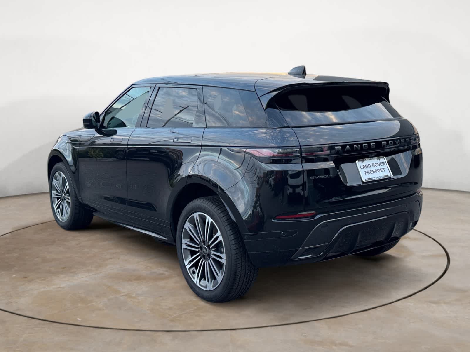 Certified Used 2026 Santorini Black Metallic Land Rover Dynamic SE image 3