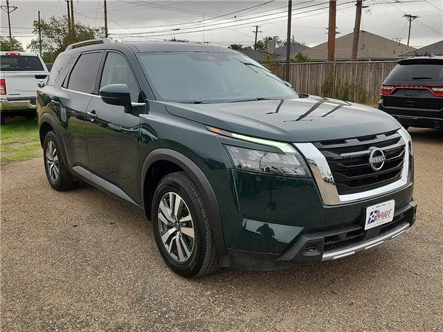 Used 2025 Green Nissan SL Front-Wheel Drive image 6