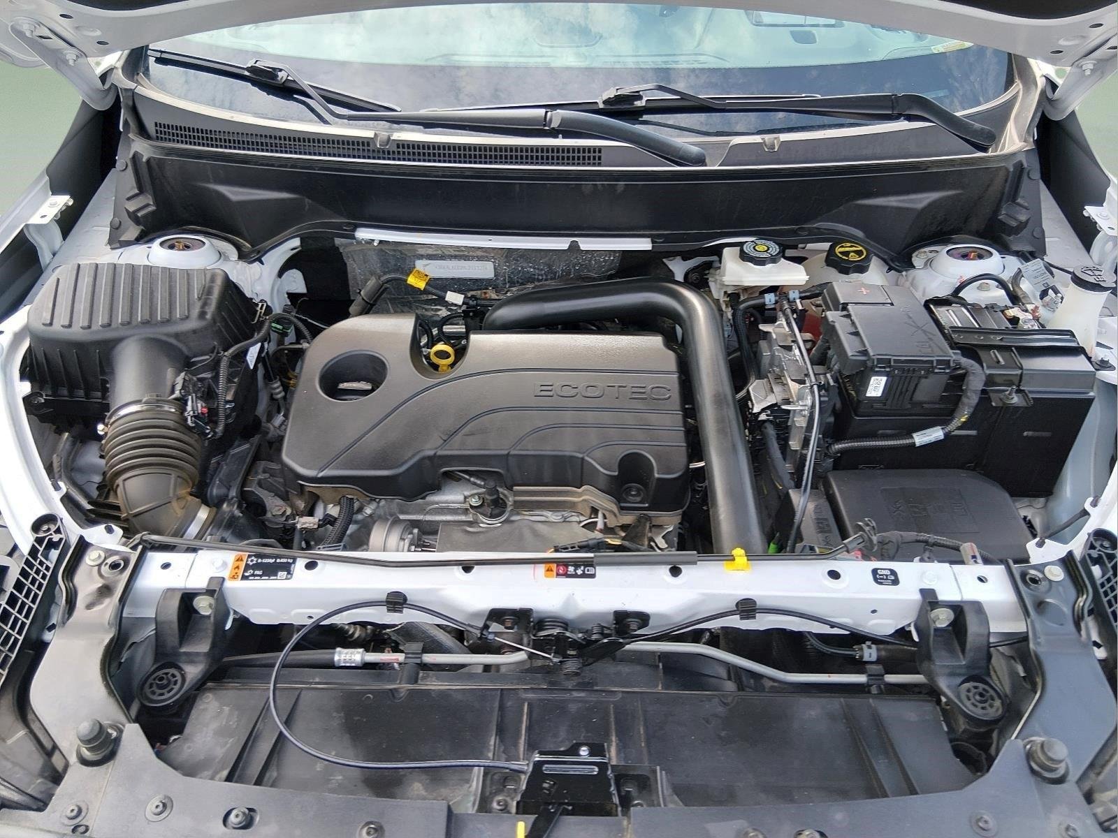 Used 2024 White Frost Tricoat GMC Denali image 14