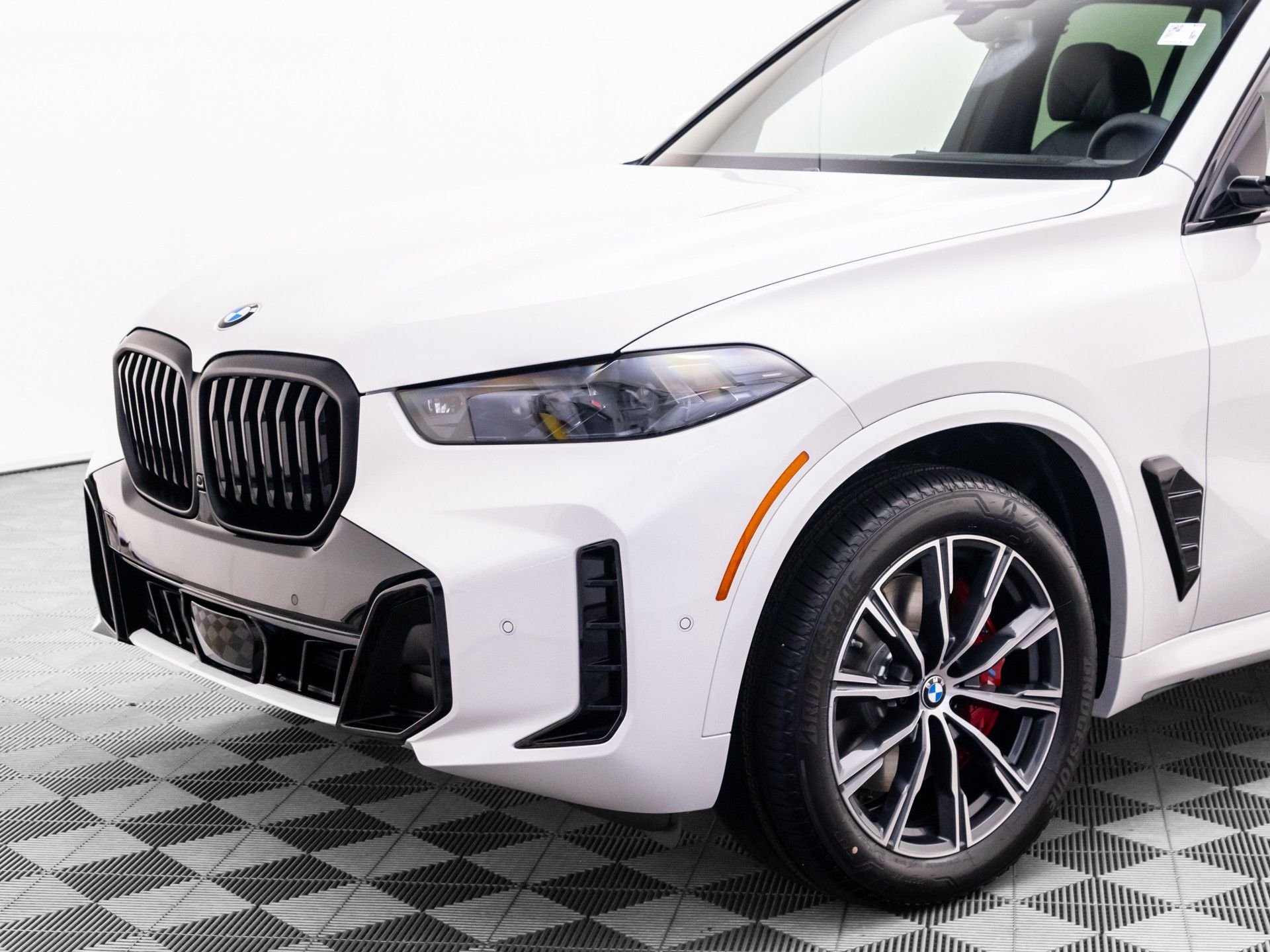 New 2026 Mineral White Metallic BMW xDrive40i image 36
