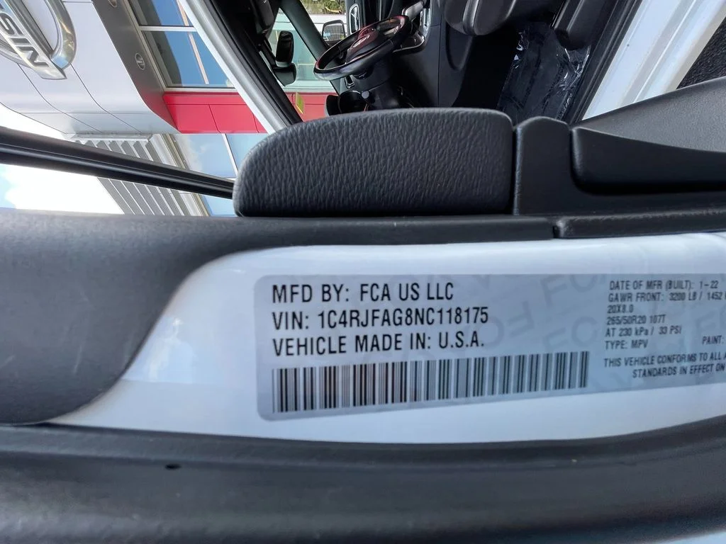 Used 2022 White Jeep Laredo X image 33