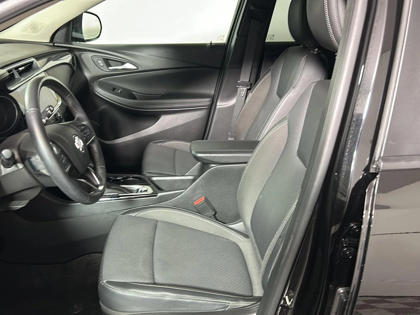Used 2021 Ebony Twilight Metallic Buick Select image 14