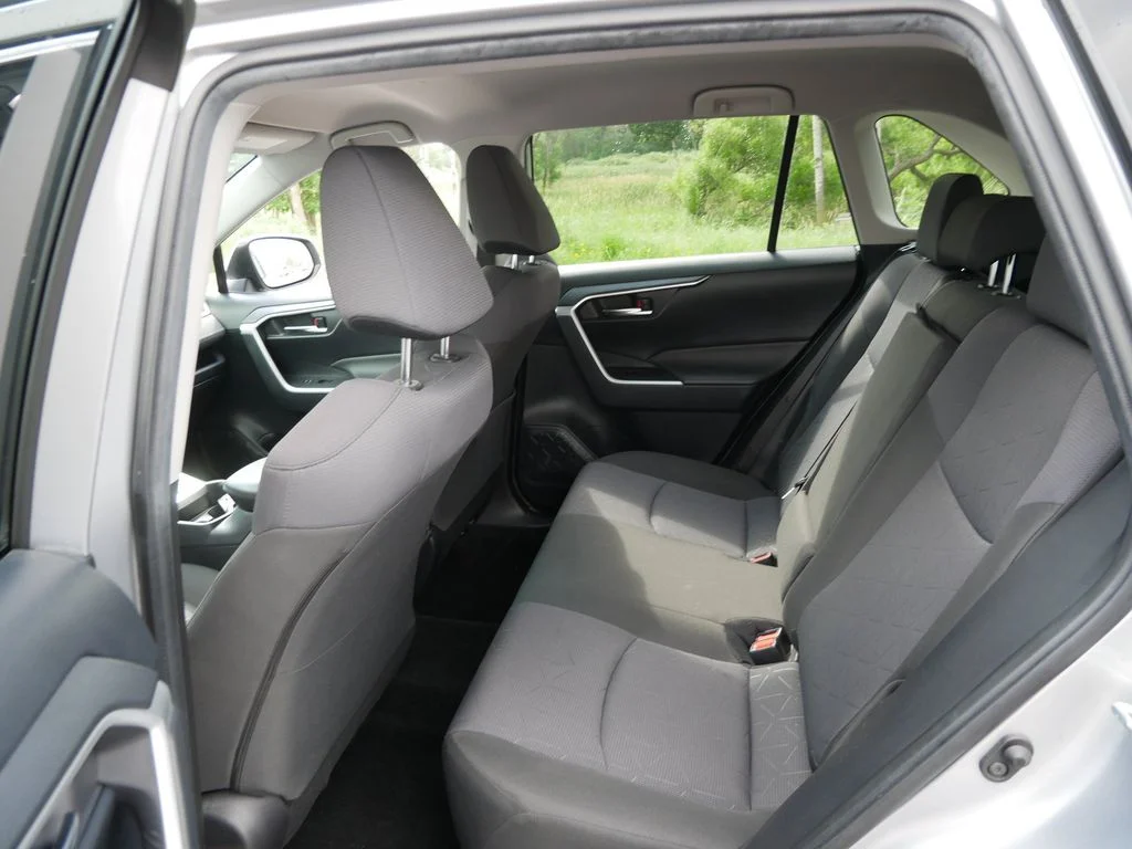 Used 2020 Silver Toyota XLE image 11