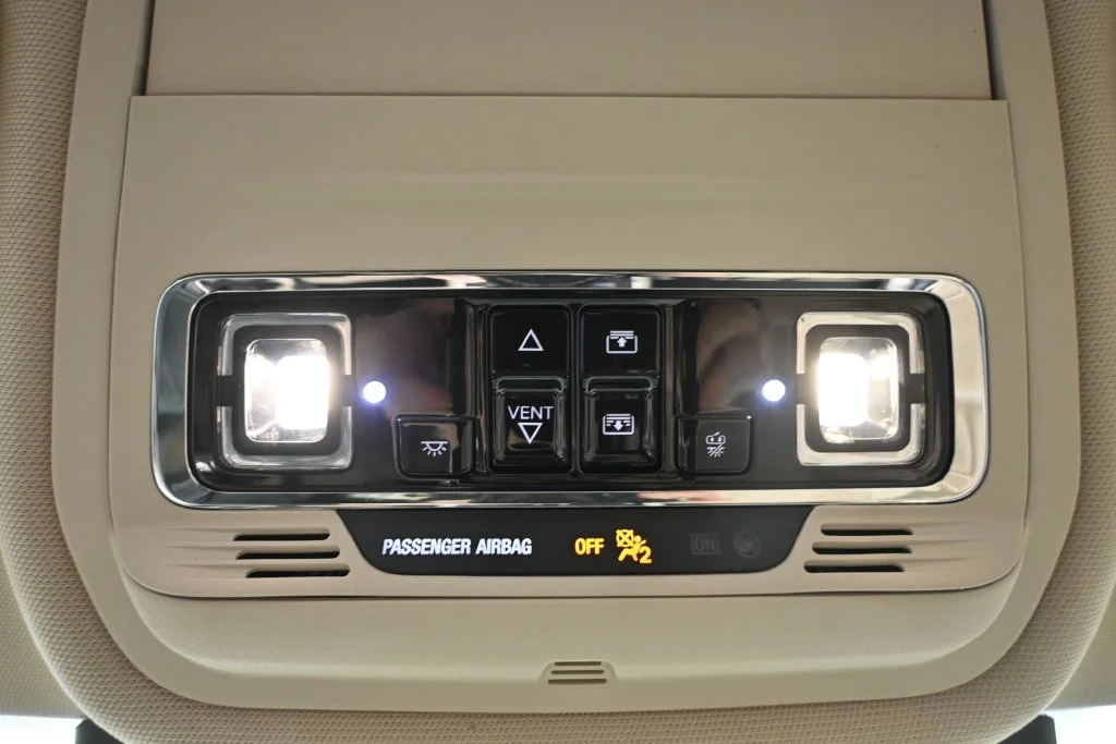 Used 2023 White Lincoln Reserve image 27