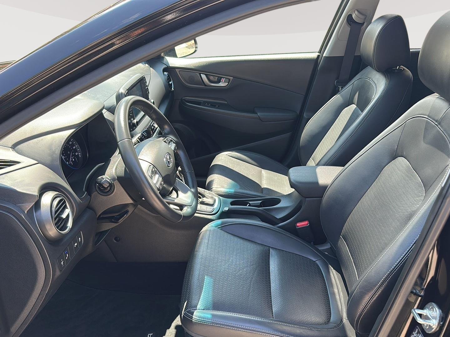 Used 2020 Ultra Black Hyundai Limited image 16