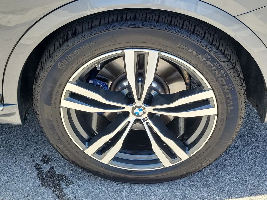 Used 2026 Gray BMW xDrive40i image 9
