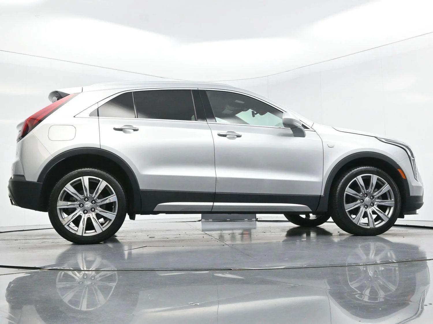 Used 2020 Radiant Silver Metallic Cadillac FWD Premium Luxury image 53