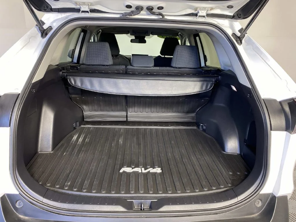Used 2024 Ice Toyota LE image 8