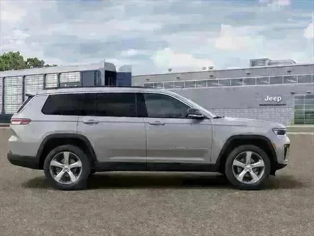 New 2026 Silver Zynith Exterior Paint Jeep Limited image 93