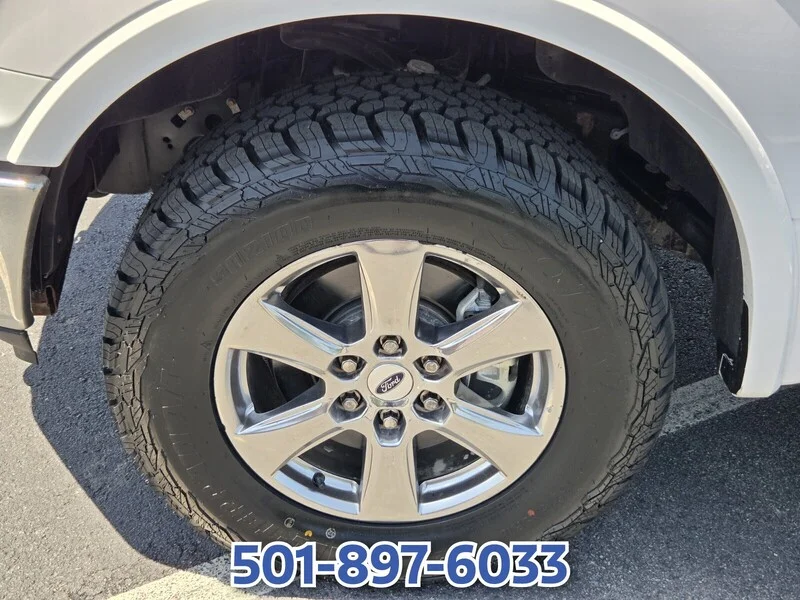 Used 2019 Oxford White FORD LARIAT 4WD SUPERCREW 5.5