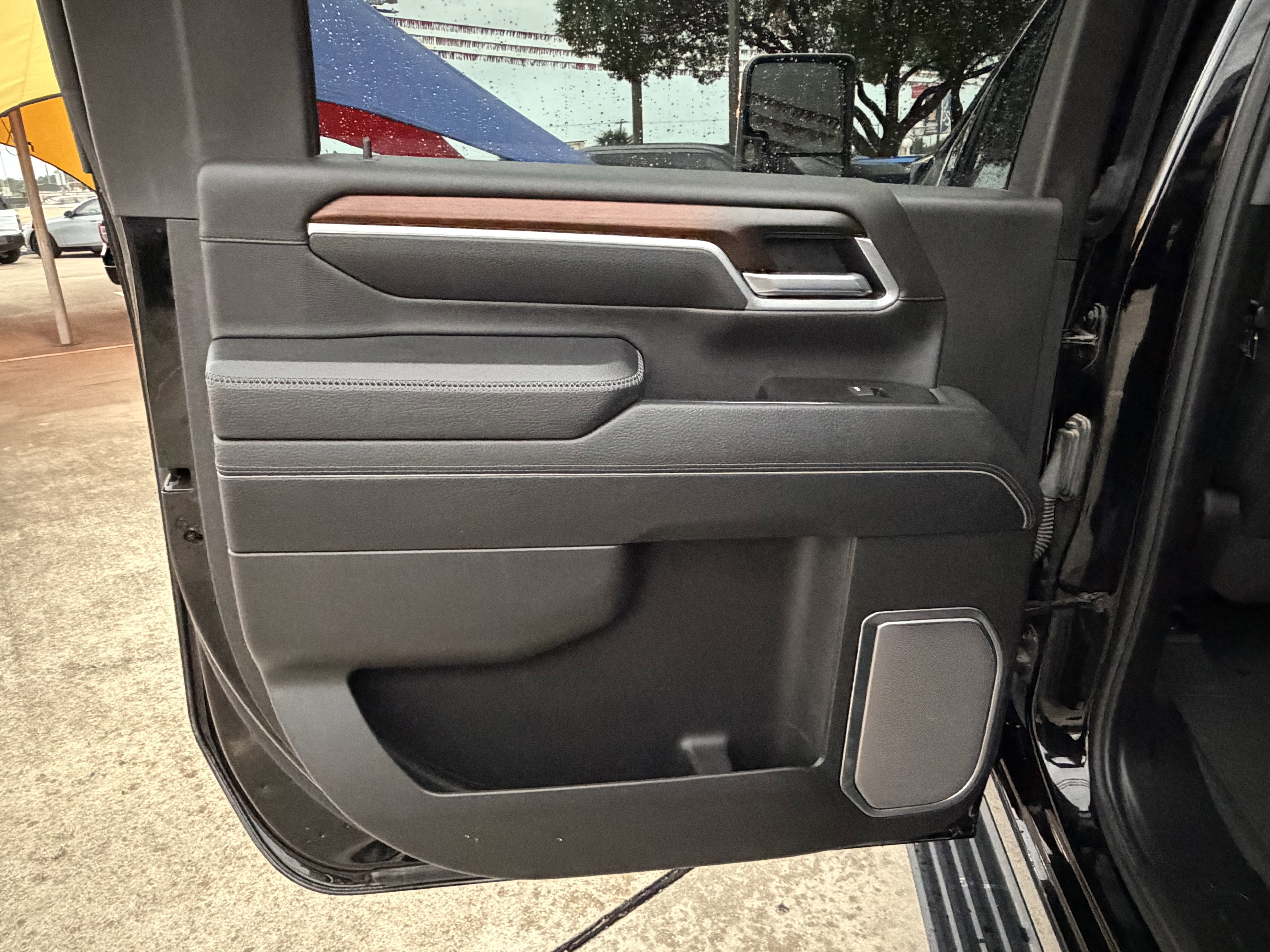 Used 2025 Onyx Black GMC Denali image 17