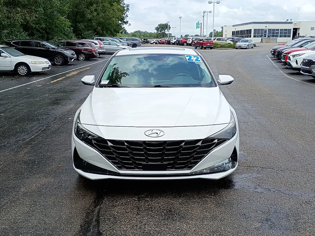 Used 2022 Ceramic White Hyundai Limited image 8