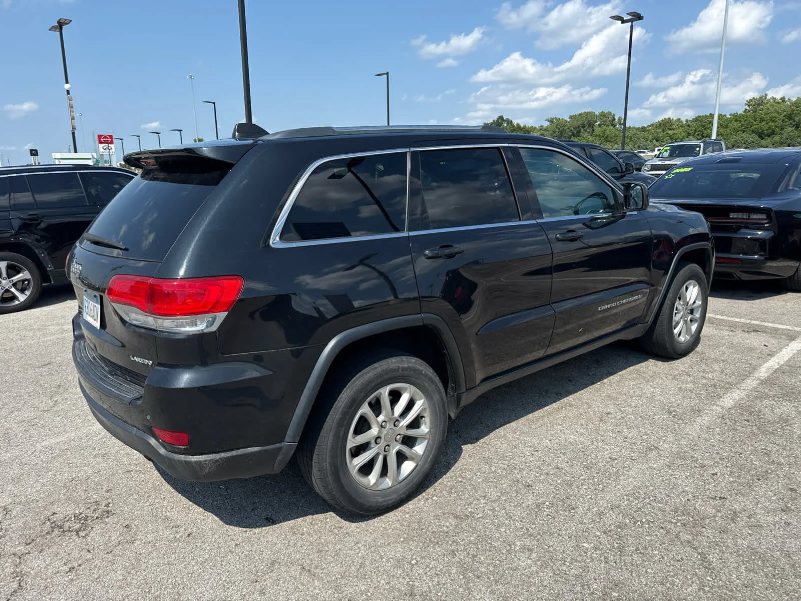 Used 2015 Brilliant Black Crystal Pearlcoat Jeep Laredo image 4
