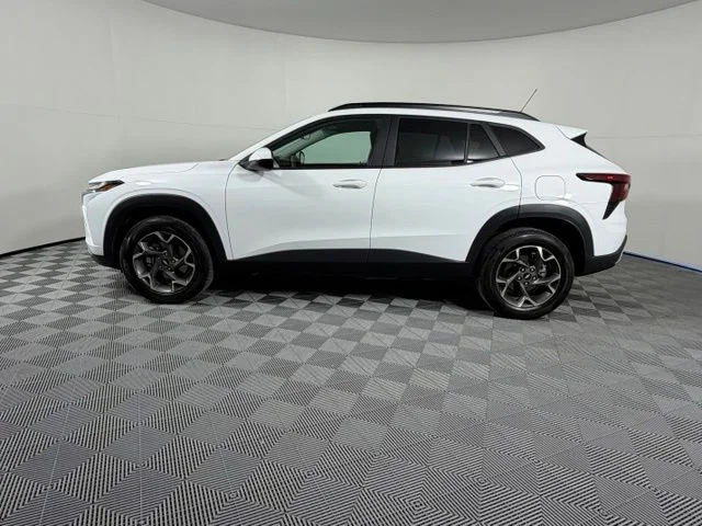 Used 2024 White Chevrolet LT image 4